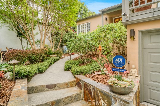 4299 Bakman Avenue, Studio City CA: https://media.crmls.org/medias/6cddfb61-9ad0-4941-9829-e147f8ab21ff.jpg