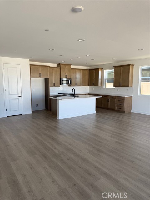 Detail Gallery Image 2 of 5 For 17454 Marion Mountain, Hesperia,  CA 92345 - 4 Beds | 3 Baths