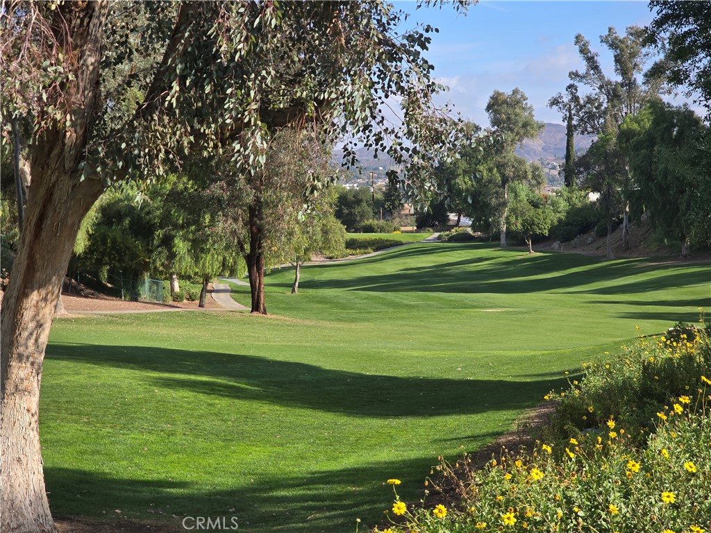 https://media.crmls.org/medias/6cdea195-e0b9-4471-8362-d18e38a319b7.jpg?preset=X-Large