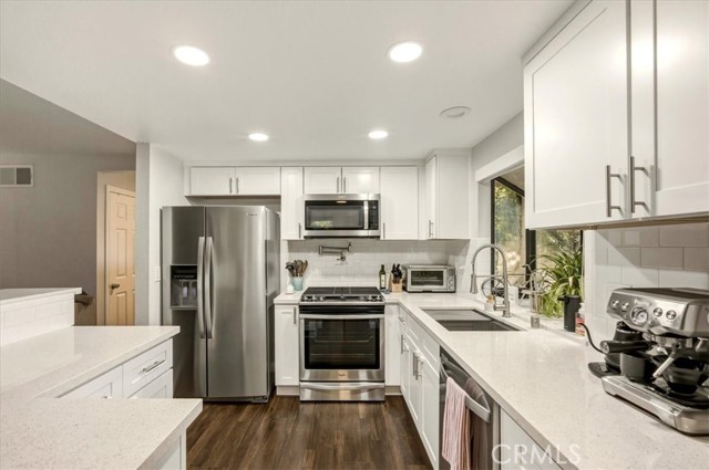 Detail Gallery Image 13 of 48 For 909 Lotus Cir, San Dimas,  CA 91773 - 2 Beds | 2 Baths