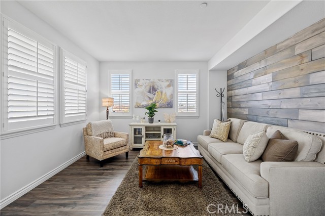 Detail Gallery Image 8 of 55 For 4882 Hawk Ridge Ave, Fontana,  CA 92336 - 4 Beds | 3/1 Baths