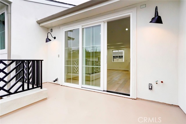 Detail Gallery Image 33 of 71 For 2412 Carnegie Ln #B,  Redondo Beach,  CA 90278 - 4 Beds | 3 Baths