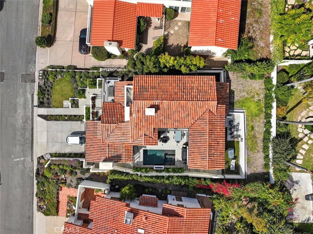 https://media.crmls.org/medias/6ce19dc6-4550-488c-94d5-16eec4631f3d.jpg?preset=X-Large