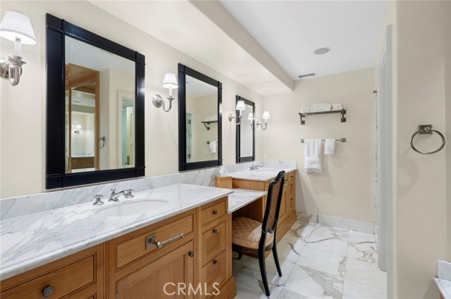 Detail Gallery Image 23 of 31 For 1030 Bayside Cove #702,  Newport Beach,  CA 92660 - 2 Beds | 2 Baths