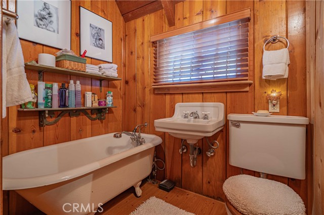 Detail Gallery Image 13 of 25 For 295 Sunset Dr, Lake Arrowhead,  CA 92352 - 3 Beds | 2 Baths