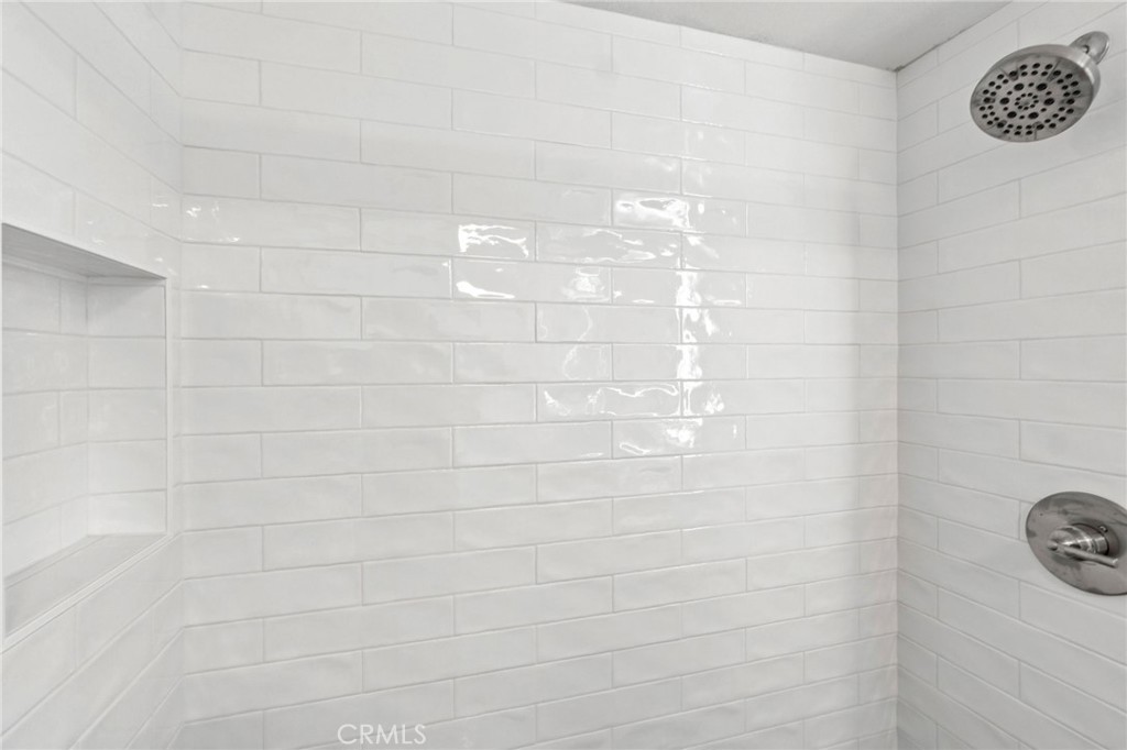 https://media.crmls.org/medias/6ce33e75-cf56-43a2-acd4-6f2b203b7218.jpg?preset=X-Large