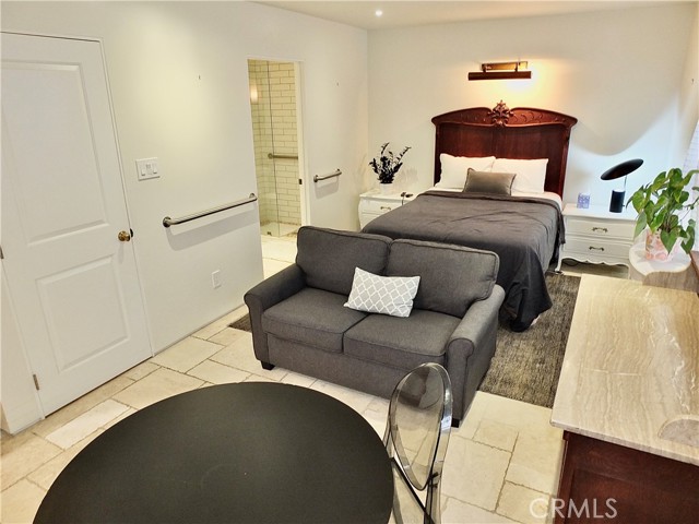 Detail Gallery Image 40 of 71 For 89 Rivo Alto Canal, Long Beach,  CA 90803 - 5 Beds | 3/1 Baths
