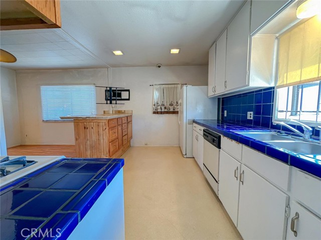 7029 4th Avenue, Los Angeles CA: https://media.crmls.org/medias/6ce3fe62-4acb-4d3a-a305-1ceec94bcffa.jpg