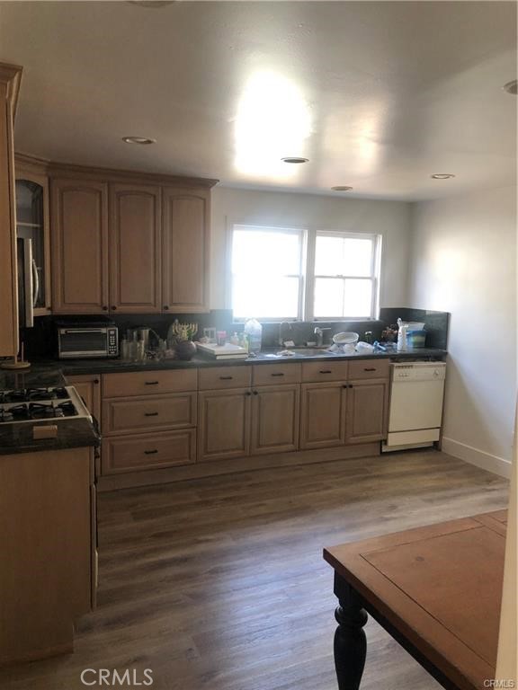 Detail Gallery Image 9 of 11 For 1951 1951 Midvale, –,  CA 90025 - 3 Beds | 2 Baths