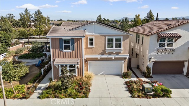 Detail Gallery Image 4 of 46 For 15975 Almond Ave, Chino,  CA 91708 - 5 Beds | 3/1 Baths