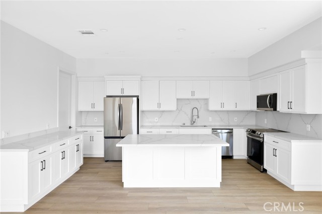 Detail Gallery Image 5 of 33 For 4827 Oakwood Ave, Los Angeles,  CA 90004 - 5 Beds | 3 Baths
