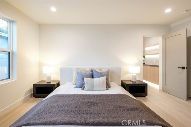 18852 Collins Street, Tarzana CA: https://media.crmls.org/medias/6ce4442c-54af-4876-9458-13cad9576f98.jpg