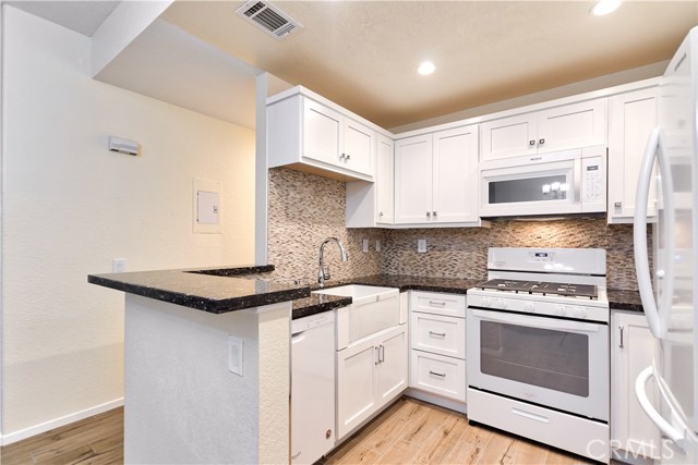 Detail Gallery Image 14 of 28 For 10 Carmesi, Rancho Santa Margarita,  CA 92688 - 2 Beds | 2 Baths