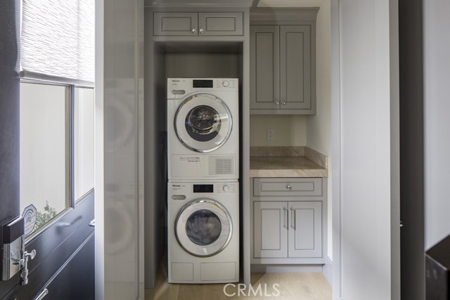 Detail Gallery Image 4 of 14 For 308 1/2 Fernleaf Ave, Corona Del Mar,  CA 92625 - 2 Beds | 2/1 Baths
