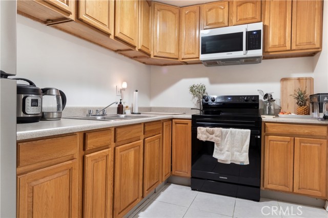 Detail Gallery Image 5 of 27 For 7321 Lennox Ave #I7,  Van Nuys,  CA 91405 - 2 Beds | 2 Baths