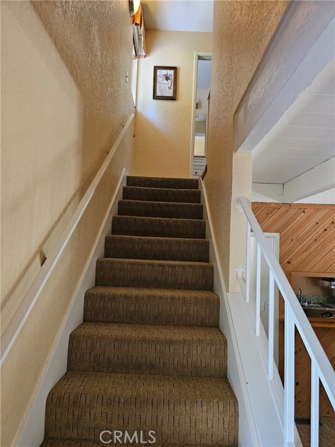 Detail Gallery Image 4 of 14 For 324 Canyon Crest, Lake Arrowhead,  CA 92352 - 2 Beds | 1/1 Baths