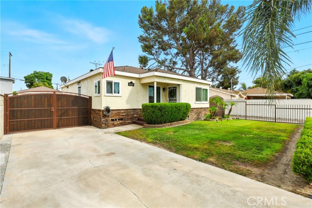 10612 Mcnerney Avenue, South Gate CA: https://media.crmls.org/medias/6ce62917-26d2-4c2c-b198-617b28314b7b.jpg