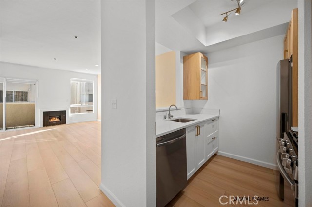 Detail Gallery Image 14 of 37 For 19350 Sherman Way #338,  Reseda,  CA 91335 - 2 Beds | 2 Baths