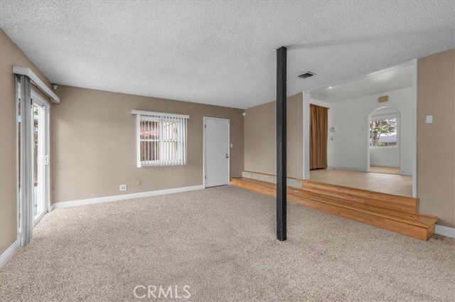 Detail Gallery Image 12 of 45 For 404 W Robinson Ave, Fresno,  CA 93705 - 3 Beds | 2 Baths