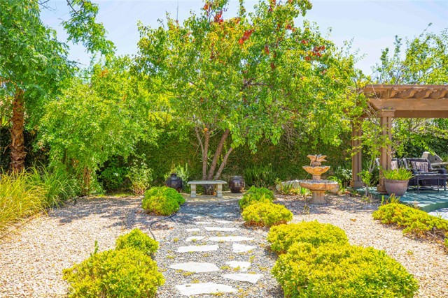 10266 Horsehaven Street, Sun Valley CA: https://media.crmls.org/medias/6ce6ff8b-5e7c-40f8-9da8-d8e7877a57c6.jpg