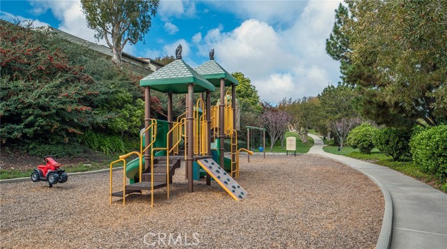 33 Oaktree Lane, Rolling Hills Estates, California 90274, 2 Bedrooms Bedrooms, ,3 BathroomsBathrooms,Residential,Sold,Oaktree,OC22217896