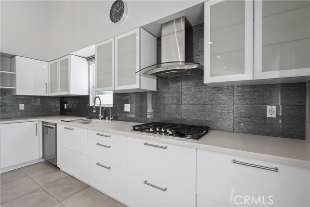 Detail Gallery Image 19 of 39 For 12835 Titian Ave, Granada Hills,  CA 91344 - 3 Beds | 2 Baths