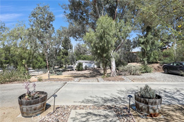 10345 McBroom Street, Sunland CA: https://media.crmls.org/medias/6ce9123b-6c36-47a6-9676-841cf3fb43d7.jpg