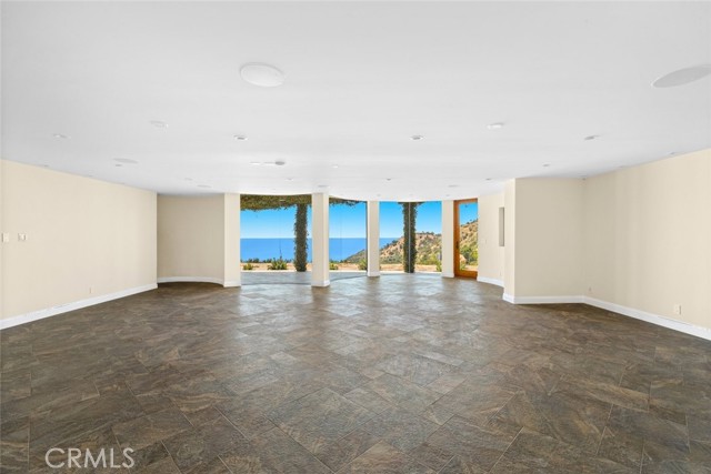 24517 Piuma Road, Malibu CA: https://media.crmls.org/medias/6ce91df1-9689-4cc5-97f2-12a11fdb8566.jpg