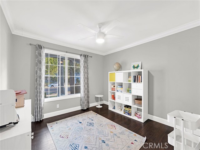 183 W Sidlee Street, Thousand Oaks CA: https://media.crmls.org/medias/6ce9ae26-39dc-4dc6-b187-dacb213226be.jpg