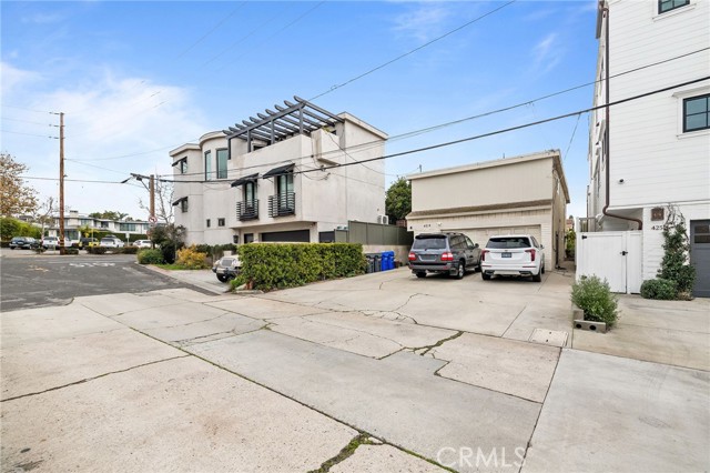 429 10th Street, Manhattan Beach, California 90266, 5 Bedrooms Bedrooms, ,3 BathroomsBathrooms,Residential,Sold,10th,SB24049927