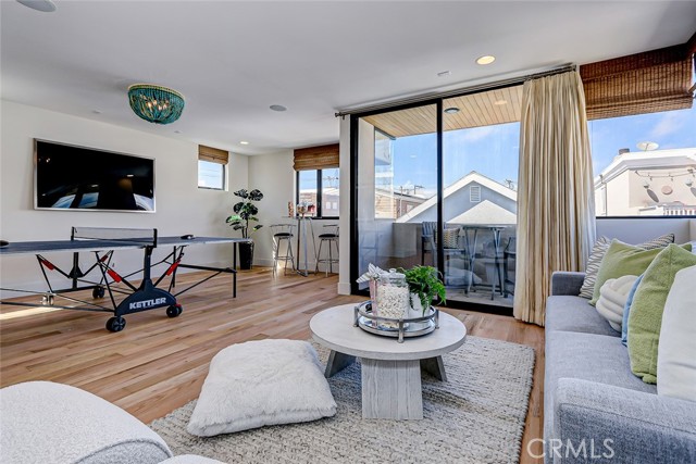 425 26th, Manhattan Beach, California 90266, 5 Bedrooms Bedrooms, ,5 BathroomsBathrooms,Residential,For Sale,26th,SB24047383