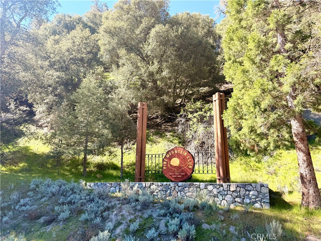 https://media.crmls.org/medias/6cec885f-a30b-4d41-adbb-7da3d4d98b7c.jpg?preset=X-Large