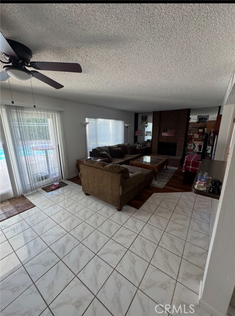 6801 Rycroft Drive, Riverside CA: https://media.crmls.org/medias/6cec98ff-da04-4b0a-9cbe-b15a26c96de6.jpg