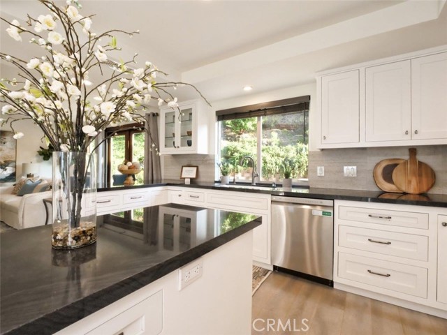 4358 Cartesian Circle, Palos Verdes Peninsula CA: https://media.crmls.org/medias/6ced9742-6849-4a6f-b5c5-607227f9fe95.jpg