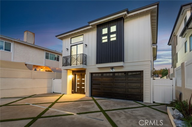 Detail Gallery Image 3 of 44 For 110 S Irena Ave #B,  Redondo Beach,  CA 90277 - 3 Beds | 4/1 Baths