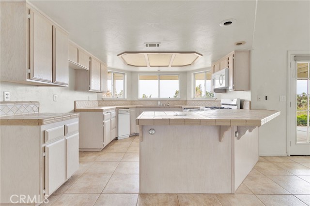 1026 Juniper Road, Pinon Hills CA: https://media.crmls.org/medias/6cee5bb0-b8d6-4bd1-b14e-46c68411fb23.jpg