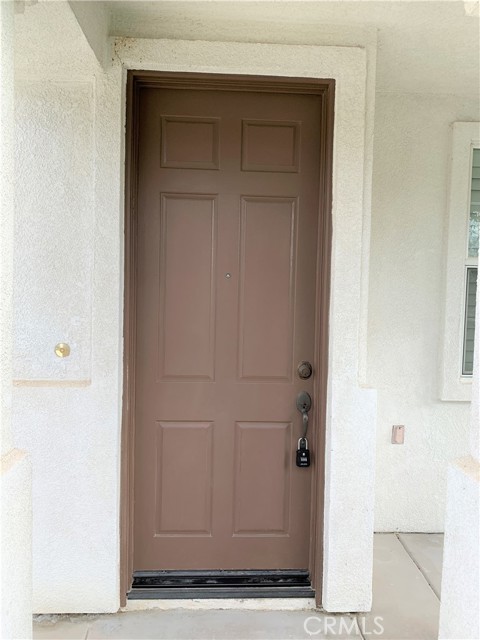 13568 Elk Ridge Court, Eastvale CA: https://media.crmls.org/medias/6cef1891-c866-47f4-bda8-8c7f94ed94c9.jpg