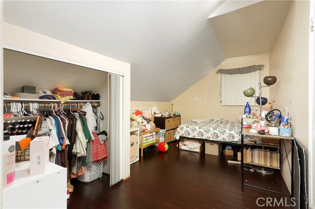 Detail Gallery Image 26 of 44 For 19314 Valerio St, Reseda,  CA 91335 - 6 Beds | 4/1 Baths