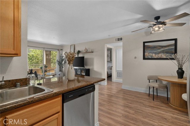 Detail Gallery Image 11 of 28 For 2350 Del Mar Way #203,  Corona,  CA 92882 - 1 Beds | 1 Baths