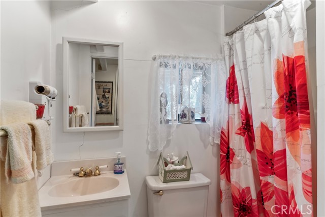 Detail Gallery Image 10 of 31 For 28810 Cedar Dr, Lake Arrowhead,  CA 92352 - 3 Beds | 2 Baths