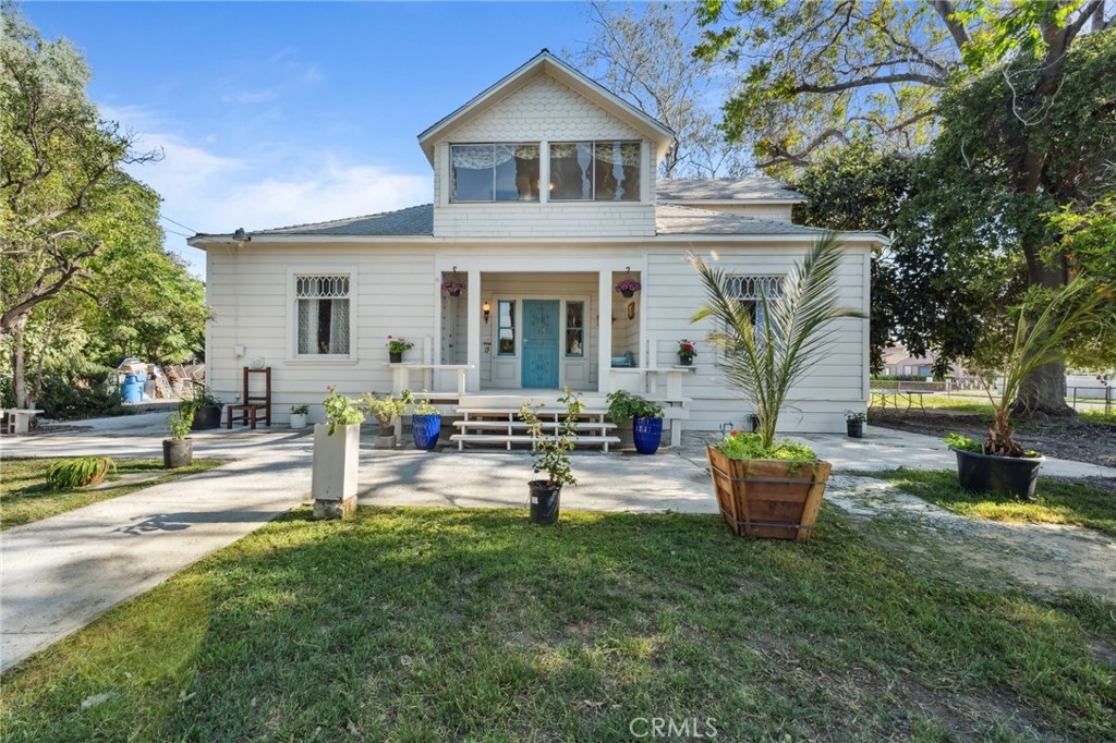 318 E 11th Street