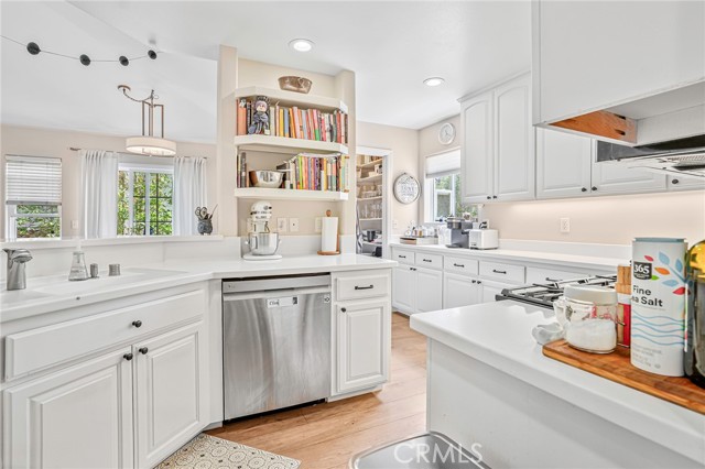 1034 Isabella Avenue, Coronado CA: https://media.crmls.org/medias/6cf1d7df-3f74-47be-9294-cc1f4166d563.jpg