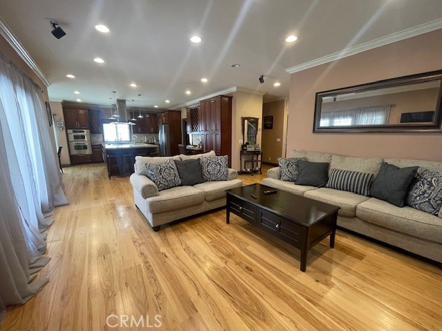 Detail Gallery Image 15 of 41 For 10066 Golden Oaks, Tujunga,  CA 91042 - 4 Beds | 3/1 Baths