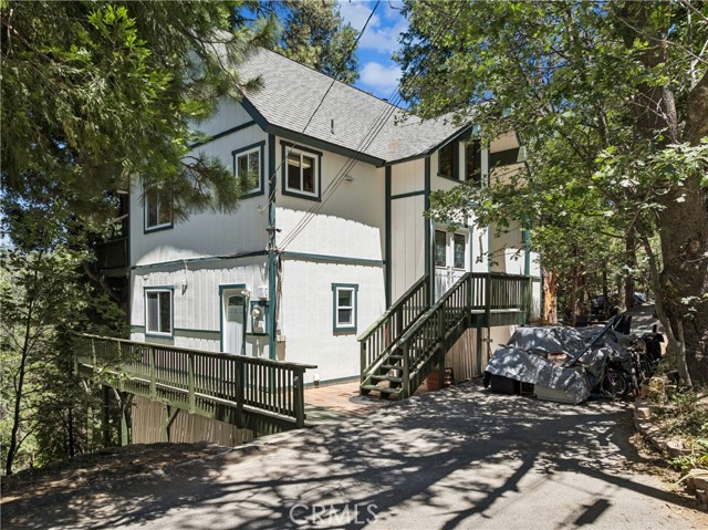 582 Grass Valley Court, Lake Arrowhead, CA 92352