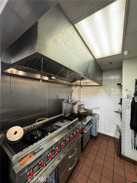 245 Pine Ave Avenue, Long Beach CA: https://media.crmls.org/medias/6cf526e3-85a7-47d0-b04a-da605a33ae28.jpg