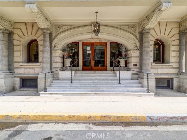 1030 East Ocean Boulevard, Long Beach CA: https://media.crmls.org/medias/6cf535a8-de74-4ce1-81a8-47abb68f4cd9.jpg
