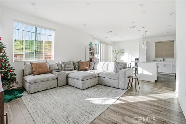 Detail Gallery Image 4 of 52 For 556 Enzo St, Lake Elsinore,  CA 92530 - 3 Beds | 2/1 Baths