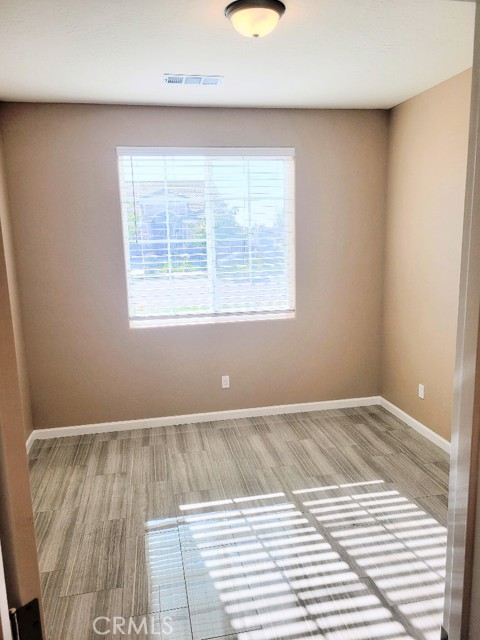 Detail Gallery Image 7 of 17 For 3414 N Oakwood St, Visalia,  CA 93291 - 3 Beds | 2 Baths