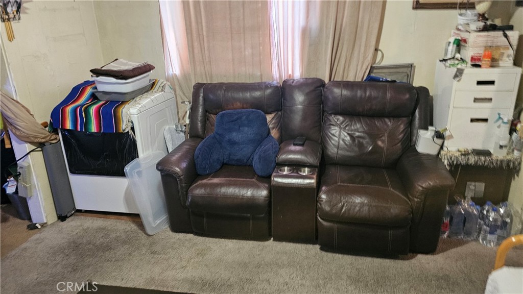 https://media.crmls.org/medias/6cf82730-e7d0-4bcd-b6e0-439e86392c21.jpg?preset=X-Large