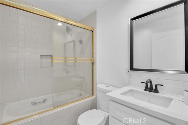 390 S Sepulveda Boulevard, Brentwood CA: https://media.crmls.org/medias/6cf83a36-cbcf-488a-b450-5522aea9384c.jpg